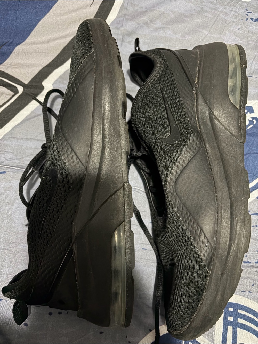Nike Men’s Black Low-Top Air-Back Athletic Sneakers
